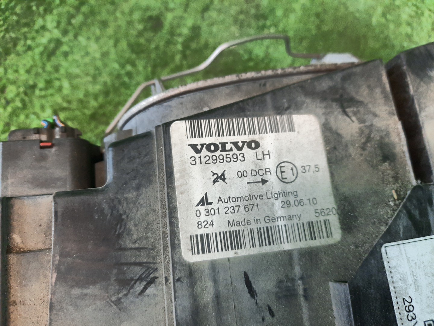Фара левая передняя VOLVO S40, V50 MS20, MS21, MS76, MS77, MS84, MS50, MS58, MH67, MS68, MH68, MS, MS75, MS43, MS38, MS66, MW20, MW67, MW75, MW76, MW77, MW84, MJ68, MJ67, MW50, MW68, MW21, MW, MW38, MW43, MW66 3 ракурс