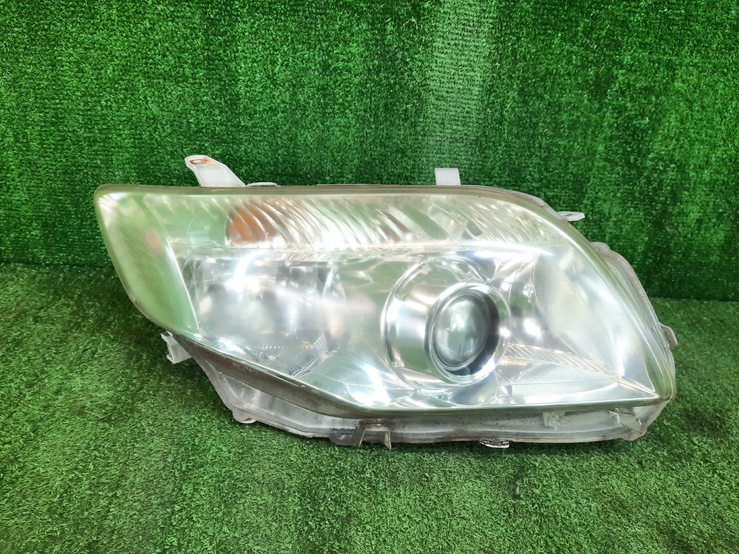 Фара правая передняя TOYOTA AXIO, COROLLA FIELDER, COROLLA  AXIO, FIELDER NZE141, NZE144, ZRE142, ZRE144, ZRE144G, ZRE142G, NZE144G, NZE141G 1 ракурс