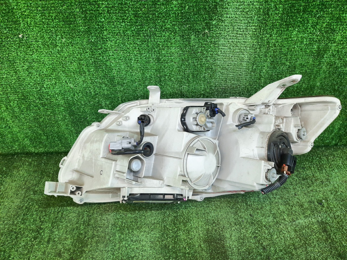 Фара правая передняя TOYOTA AXIO, COROLLA FIELDER, COROLLA  AXIO, FIELDER NZE141, NZE144, ZRE142, ZRE144, ZRE144G, ZRE142G, NZE144G, NZE141G 2 ракурс