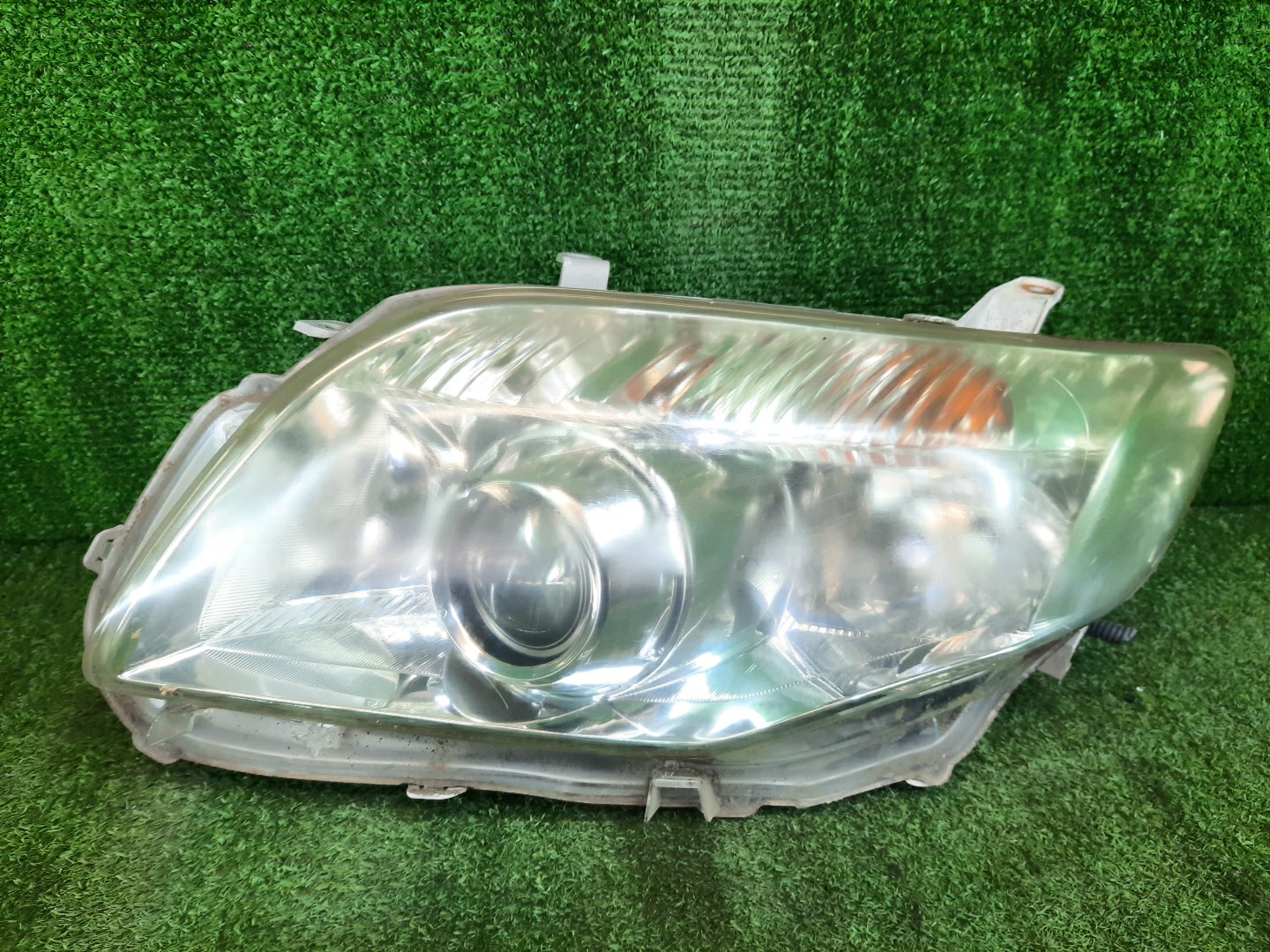 Фара левая передняя TOYOTA AXIO, COROLLA FIELDER, COROLLA  AXIO, FIELDER NZE141, NZE144, ZRE142, ZRE144, ZRE144G, ZRE142G, NZE144G, NZE141G 1 ракурс
