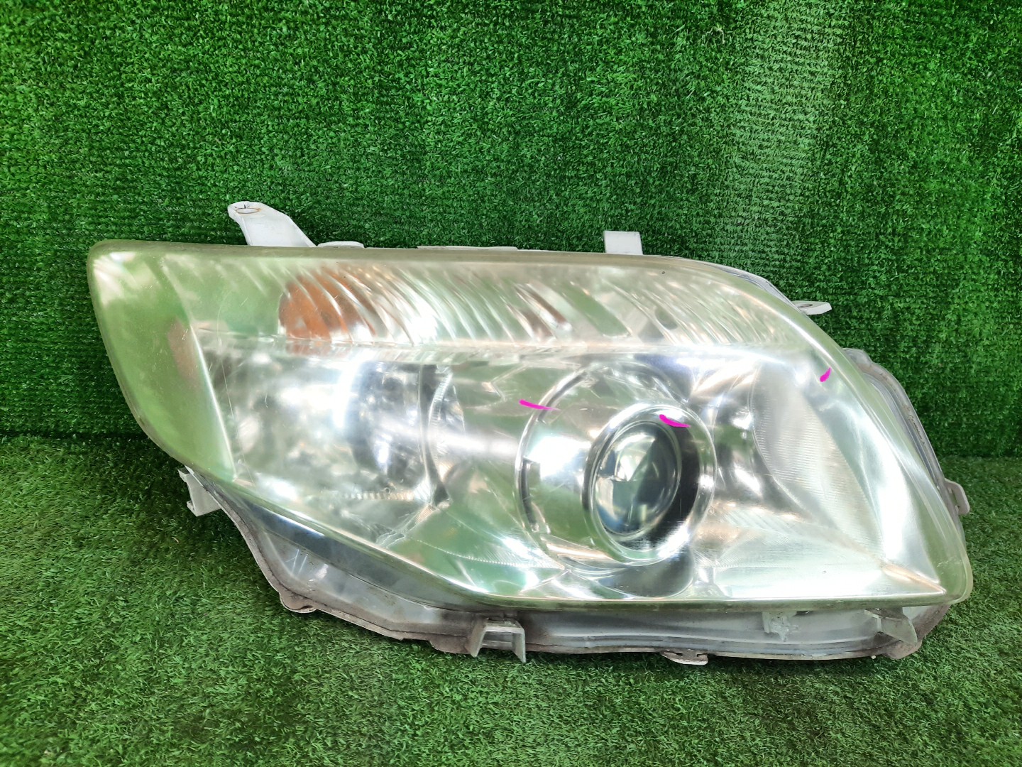 Фара правая передняя TOYOTA AXIO, COROLLA FIELDER, COROLLA  AXIO, FIELDER NZE141, NZE144, ZRE142, ZRE144, ZRE144G, ZRE142G, NZE144G, NZE141G 1 ракурс