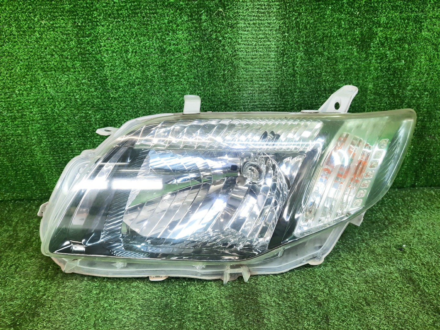 Фара левая передняя TOYOTA AXIO, COROLLA FIELDER, COROLLA  AXIO, FIELDER NZE141, NZE144, ZRE142, ZRE144, ZRE144G, ZRE142G, NZE144G, NZE141G 1 ракурс