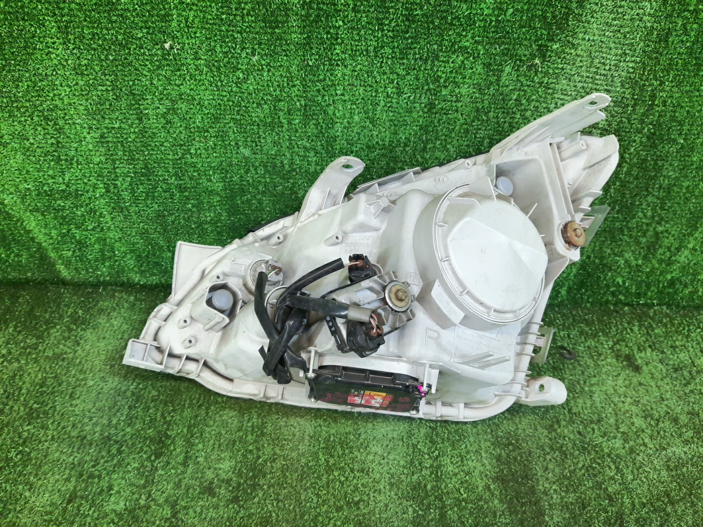 Фара правая передняя TOYOTA PREMIO ZZT240, NZT240, AZT240, ZZT245 4 ракурс