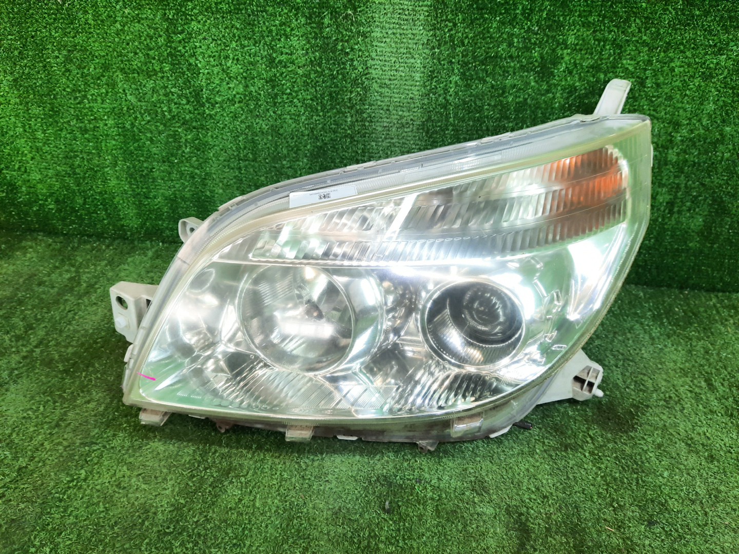 Фара левая передняя TOYOTA RUSH, BE-GO J210E, J200E, J210G, J200G 1 ракурс Фара левая передняя TOYOTA RUSH, BE-GO J210E, J200E, J210G, J200G 1 ракурс
