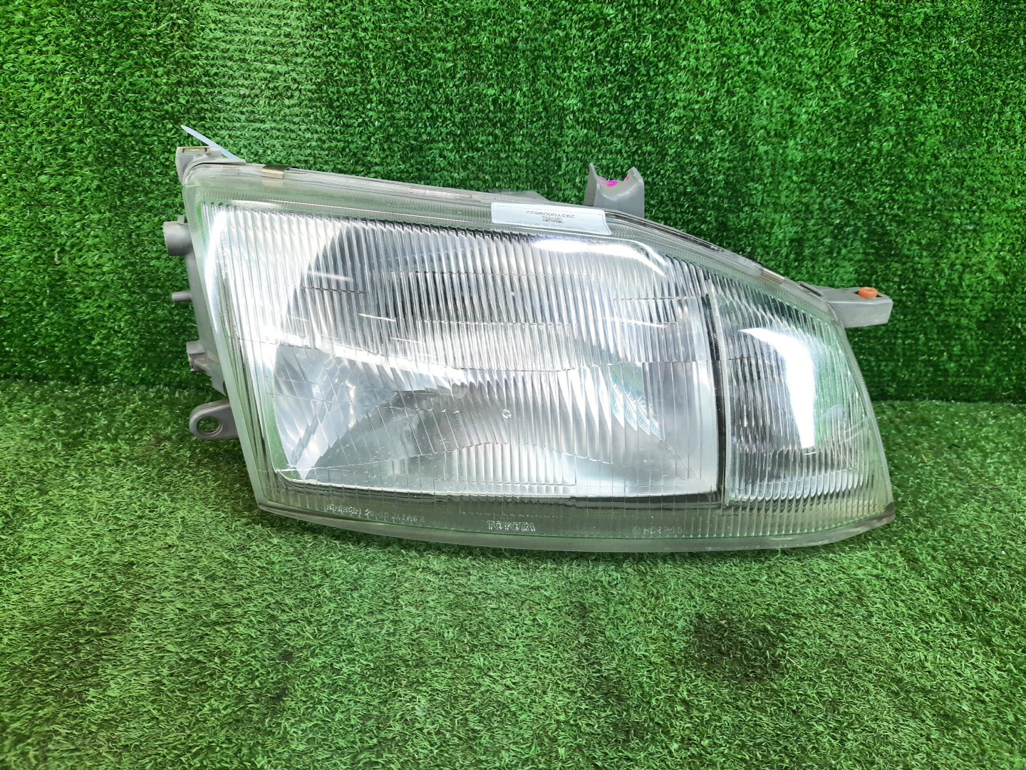 Фара правая передняя TOYOTA GRANVIA VCH10W, KCH10W, VCH16W, KCH16W, RCH11W, KCH11W 1 ракурс