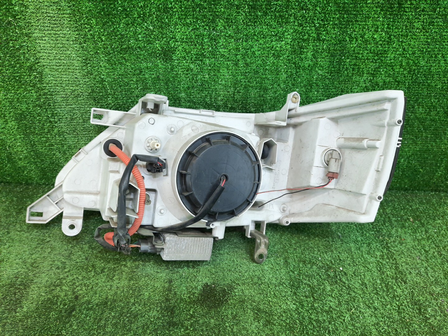 Фара правая передняя NISSAN SERENA TNC24, TC24, RC24, PC24, PNC24, VC24, VNC24 4 ракурс