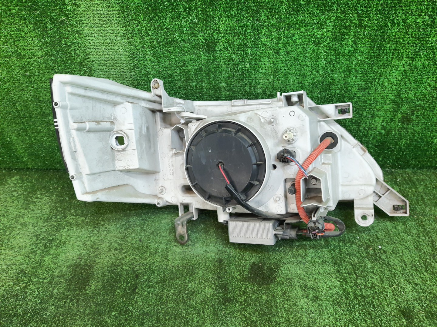 Фара левая передняя NISSAN SERENA TNC24, TC24, RC24, PC24, PNC24, VC24, VNC24 3 ракурс