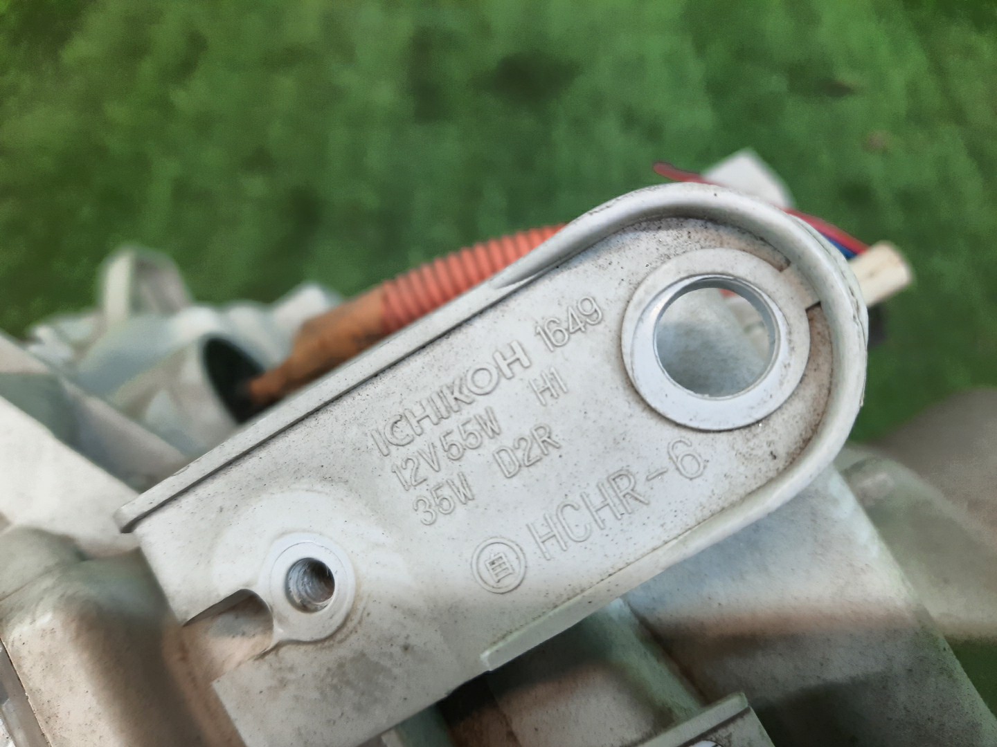 Фара левая передняя NISSAN SERENA TNC24, TC24, RC24, PC24, PNC24, VC24, VNC24 2 ракурс