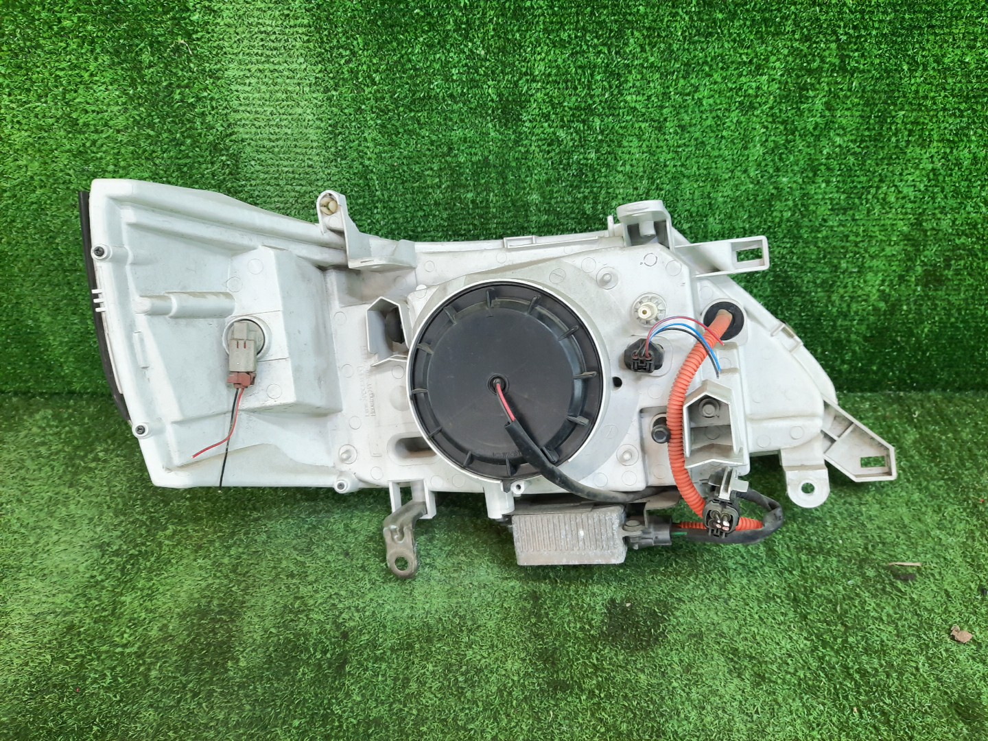 Фара левая передняя NISSAN SERENA TNC24, TC24, RC24, PC24, PNC24, VC24, VNC24 3 ракурс
