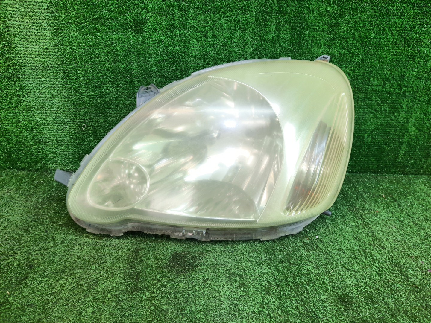 Фара левая передняя TOYOTA VITZ, YARIS SCP10, NCP10, SCP13, NCP15, NCP11, NCP13 1 ракурс
