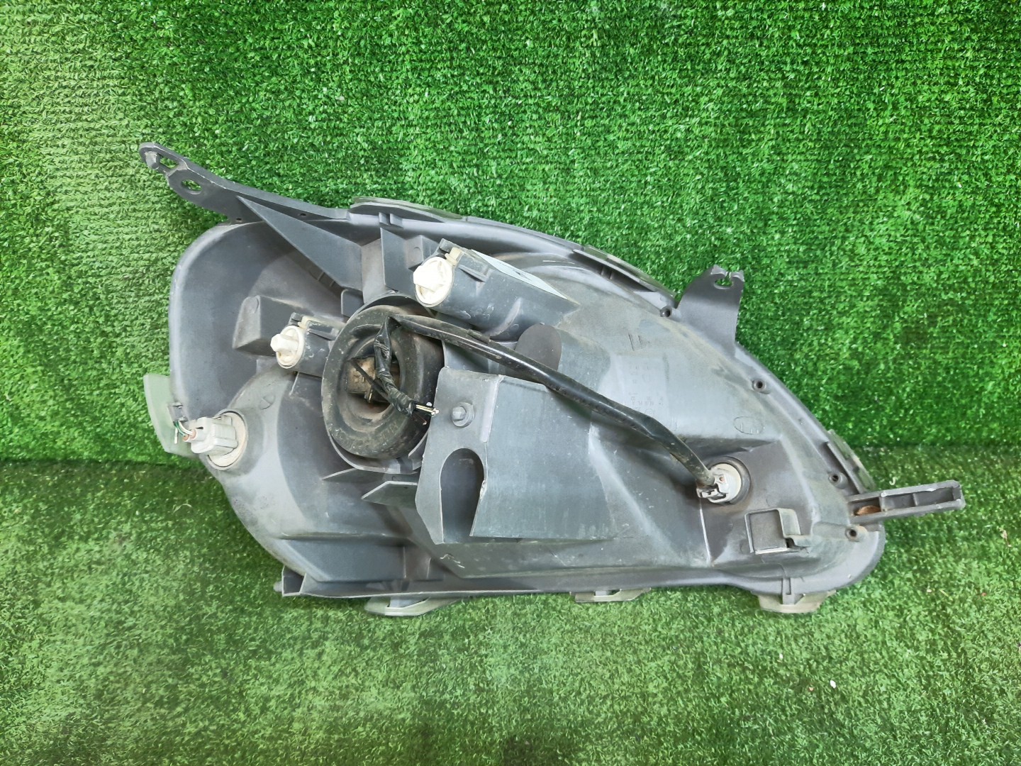 Фара левая передняя TOYOTA VITZ, YARIS SCP10, NCP10, SCP13, NCP15, NCP11, NCP13 3 ракурс