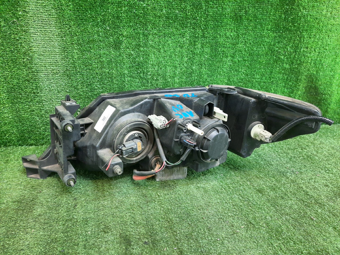 Фара правая передняя NISSAN PRESAGE U30, NU30, TU30, TNU30, HU30, VNU30, VU30 2 ракурс Фара правая передняя NISSAN PRESAGE U30, NU30, TU30, TNU30, HU30, VNU30, VU30 2 ракурс