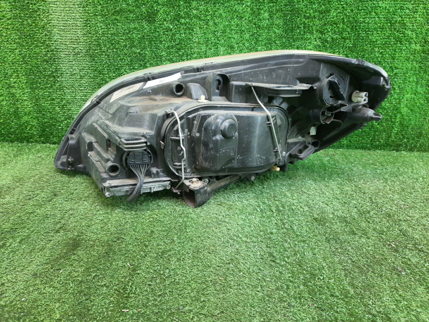Фара правая передняя VOLVO XC60 DZ44, DZ47, DZ80, DZ99, DZ40, DZ, DZ31, DZ52, DZ69, DZ70, DZ71, DZ72, DZ82, DZ83, DZ87, DZ88, DZ95, DZ90, DZ98 3 ракурс Фара правая передняя VOLVO XC60 DZ44, DZ47, DZ80, DZ99, DZ40, DZ, DZ31, DZ52, DZ69, DZ70, DZ71, DZ72, DZ82, DZ83, DZ87, DZ88, DZ95, DZ90, DZ98 3 ракурс