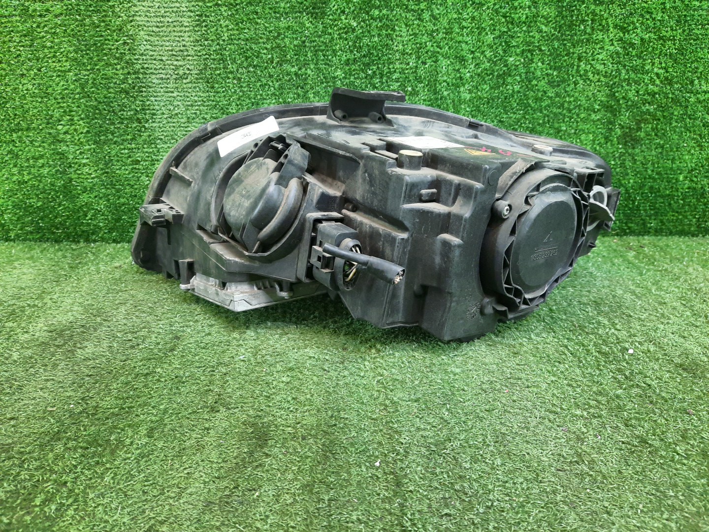 Фара правая передняя AUDI A4 8E, 8HE, 8H7, 8E5, 8EC, B6 3 ракурс