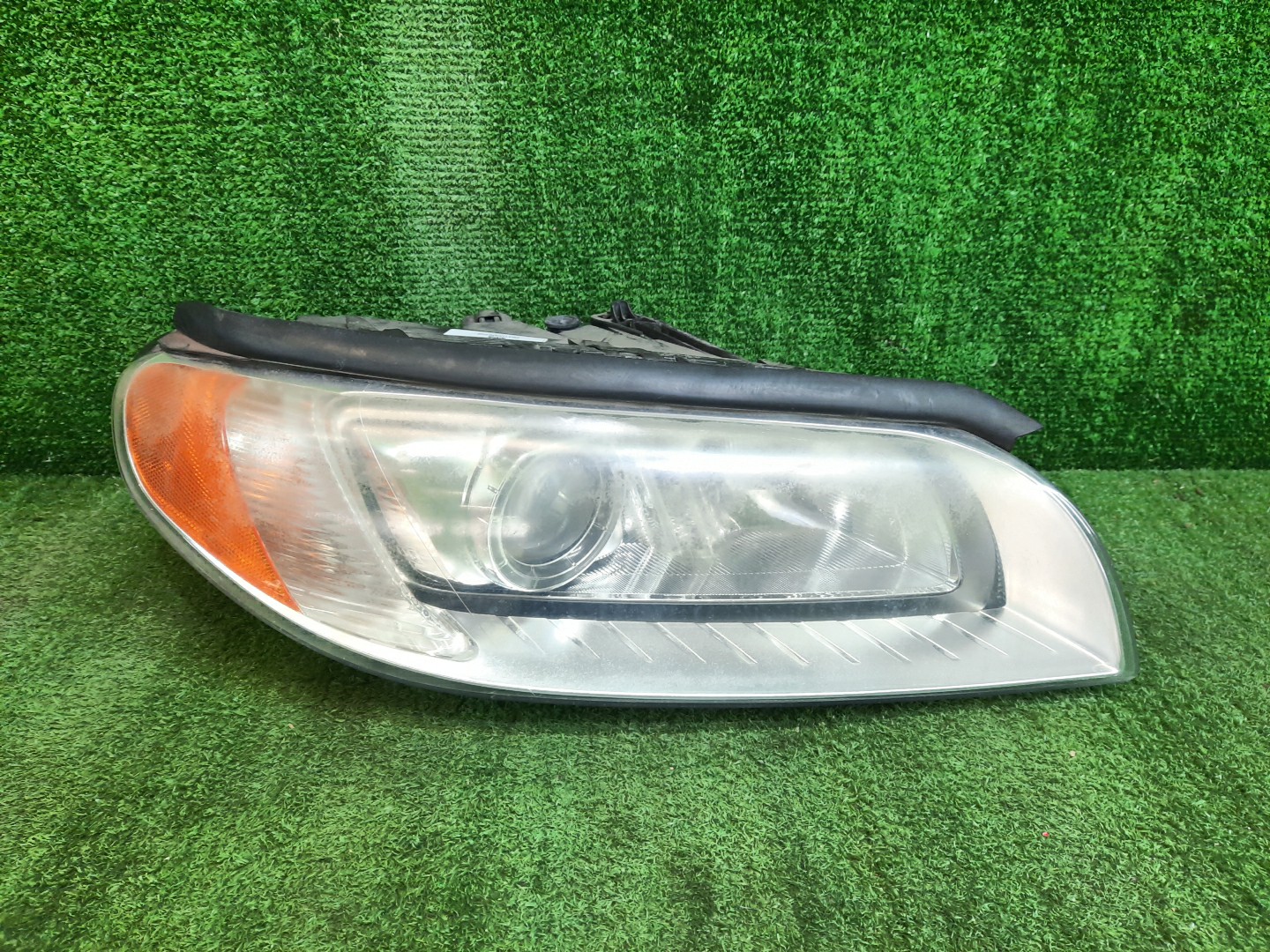 Фара правая передняя  VOLVO XC70, V70, S80 BZ52, BZ88, BZ80, BZ69, BZ87, BZ70, BZ82, BZ83, BZ90, BZ95, BZ, BZ81, BZ73, BW60, BW47, BW40, BW90, BW69, BW71, BW98, BW56, BW48, AS60, AS98, AS90, AS95, AS40, AS70, AS 1 ракурс