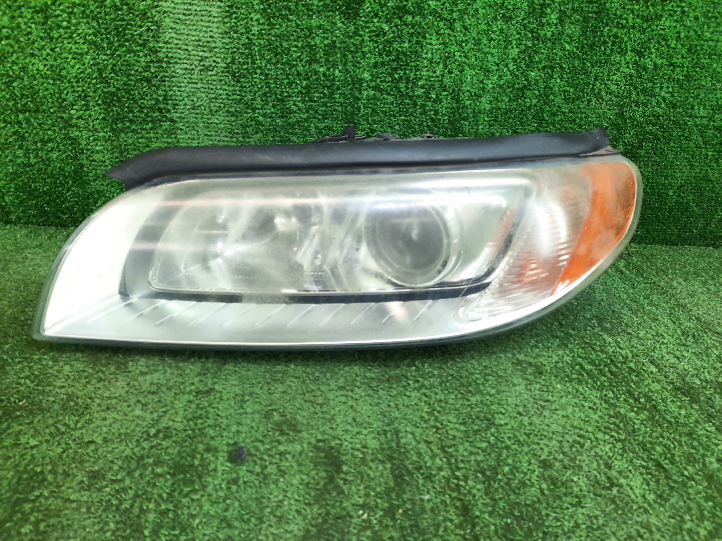 Фара левая передняя  VOLVO XC70, V70, S80 BZ52, BZ88, BZ80, BZ69, BZ87, BZ70, BZ82, BZ83, BZ90, BZ95, BZ, BZ81, BZ73, BW60, BW47, BW40, BW90, BW69, BW71, BW98, BW56, BW48, AS60, AS98, AS90, AS95, AS40, AS70, AS 1 ракурс