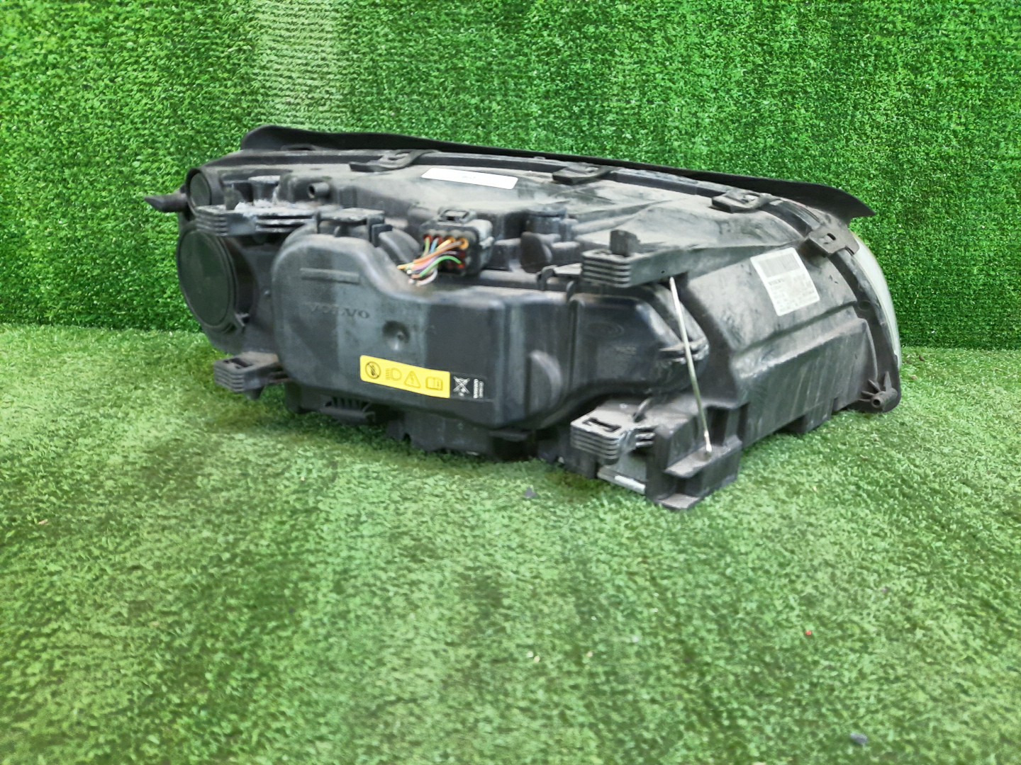 Фара левая передняя VOLVO XC70, V70, S80 BZ52, BZ88, BZ80, BZ69, BZ87, BZ70, BZ82, BZ83, BZ90, BZ95, BZ, BZ81, BZ73, BW60, BW47, BW40, BW90, BW69, BW71, BW98, BW56, BW48, AS60, AS98, AS90, AS95, AS40, AS70, AS 3 ракурс