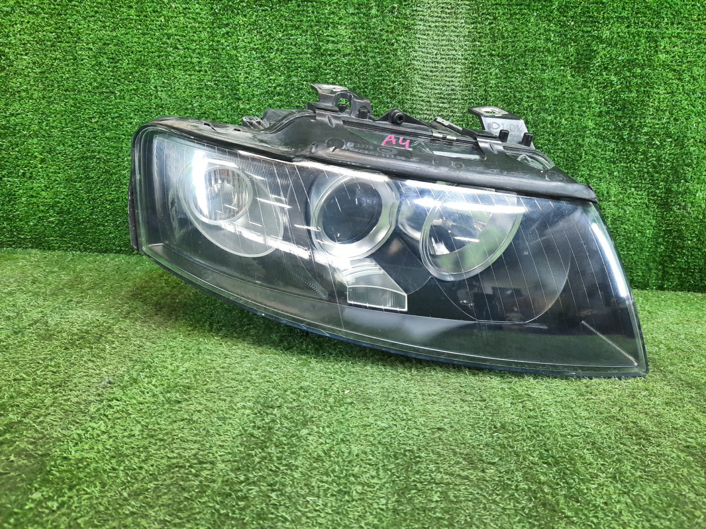 Фара правая передняя AUDI A4 8ED, 8E, 8HE, 8H7, 8E5, 8EC, B7, B6 1 ракурс