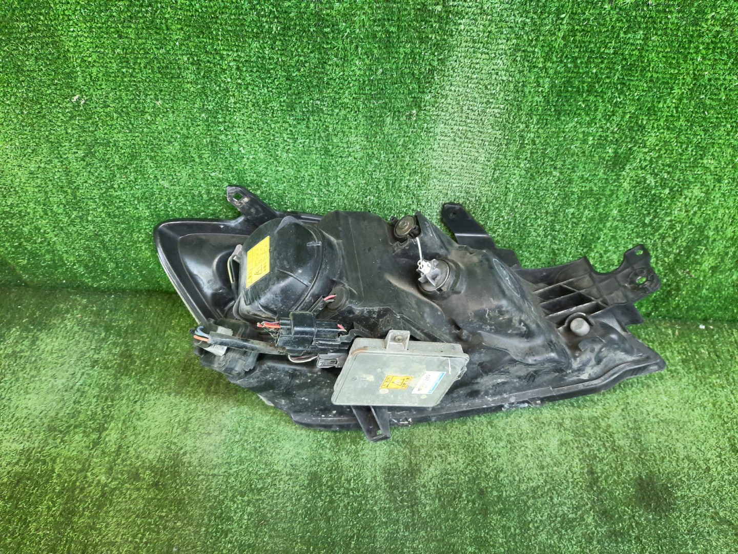 Фара левая передняя MITSUBISHI LANCER CEDIA, LANCER CS3W, CS9W, CS9A, CS1A, CS2A, CS2W, CS5W, CS5A, CS3A, CS6A, CS2V 3 ракурс