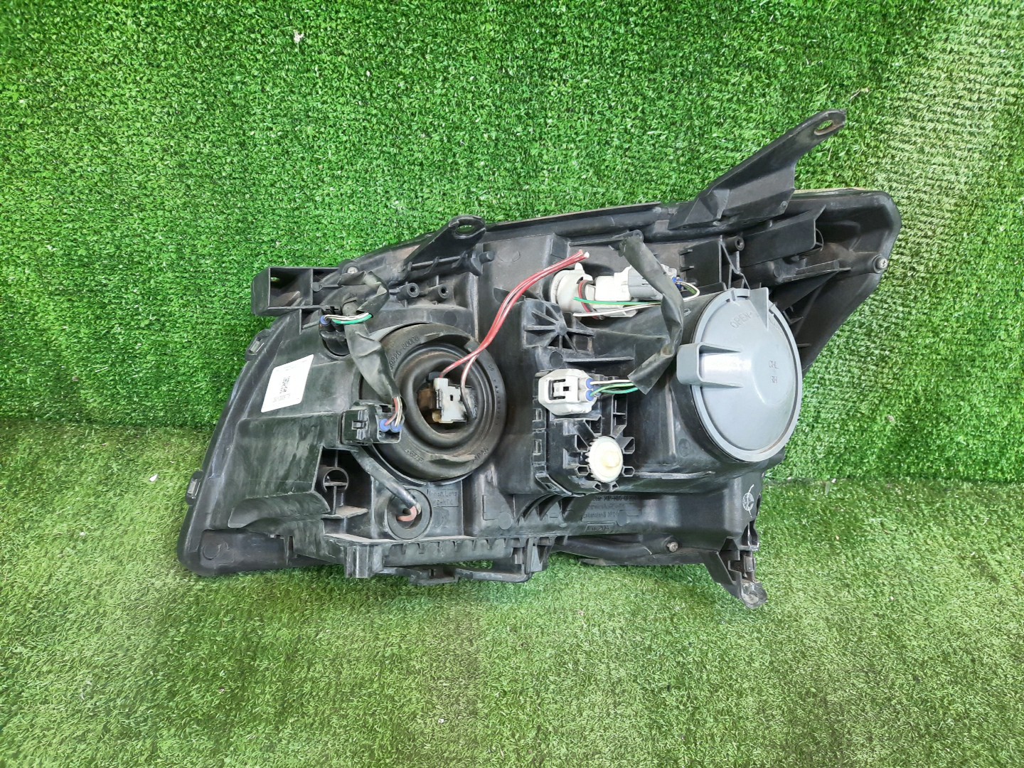 Фара правая передняя TOYOTA AVENSIS ZZT251, AZT250, AZT255, AZT251 3 ракурс