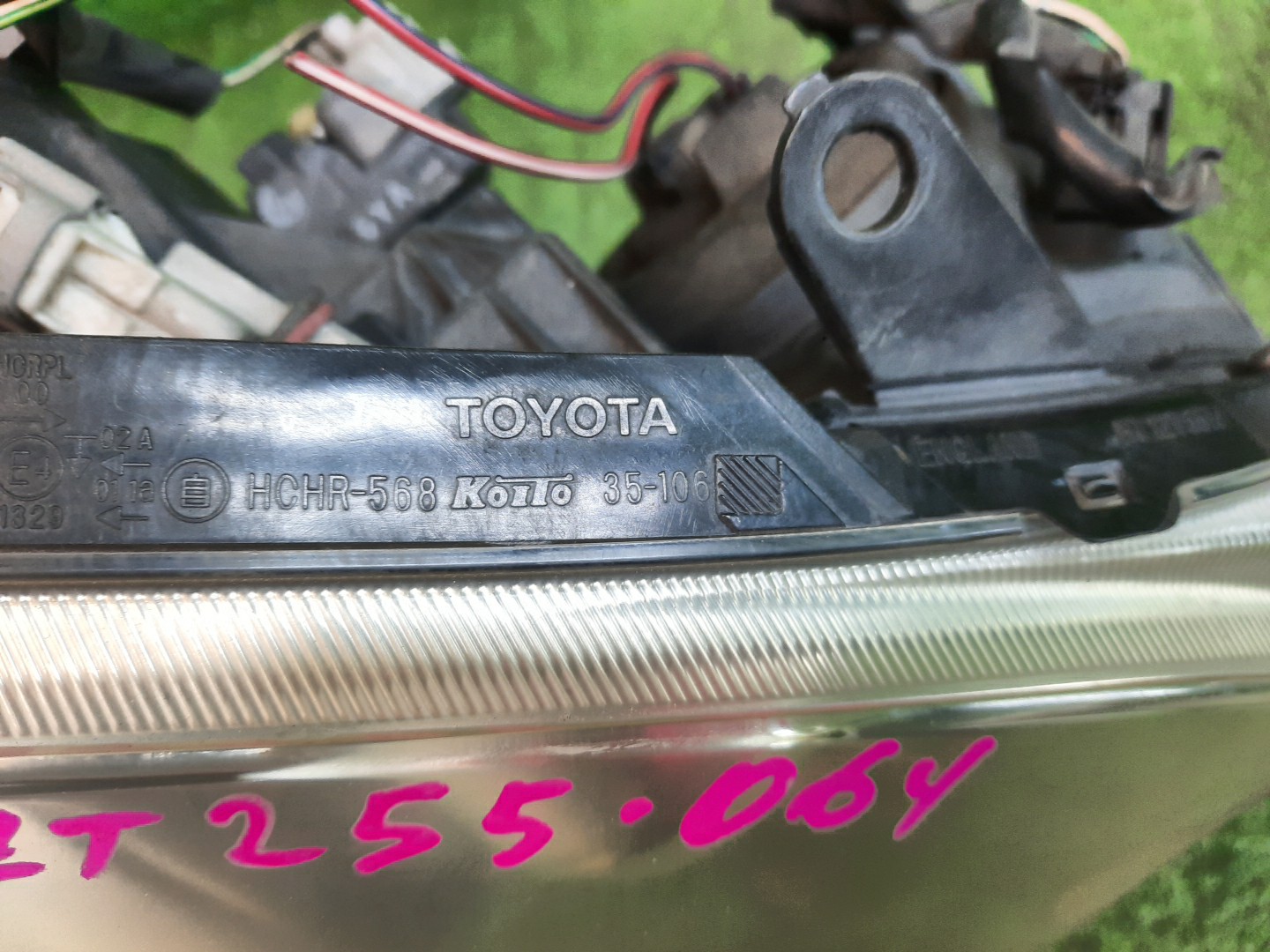 Фара правая передняя TOYOTA AVENSIS ZZT251, AZT250, AZT255, AZT251 4 ракурс