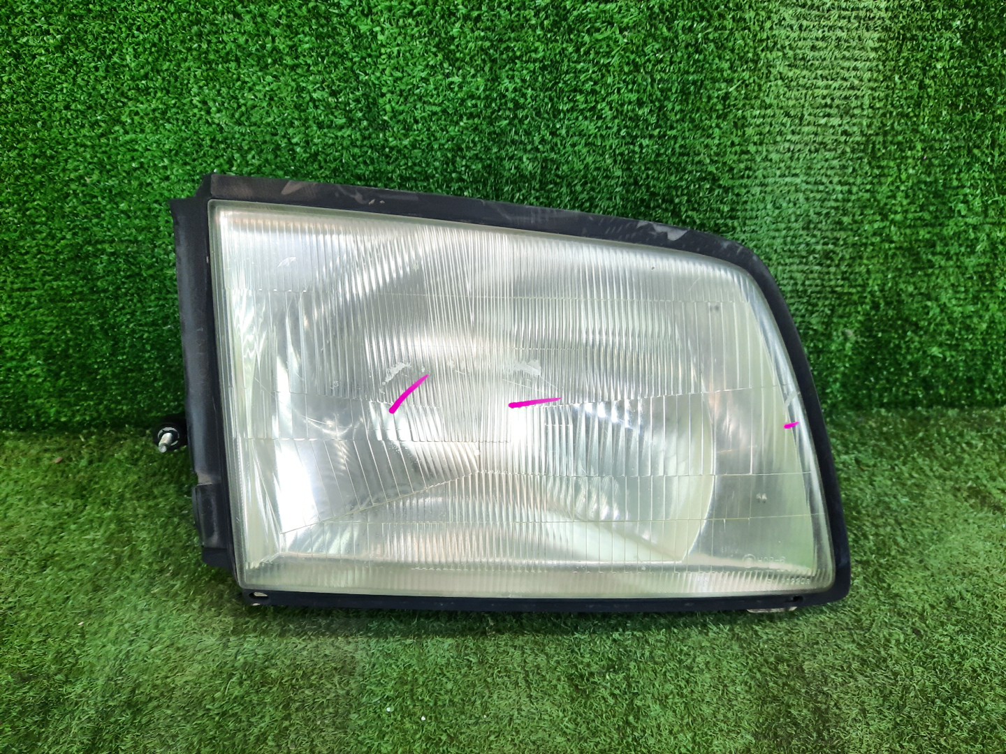 Фара правая передняя MAZDA DELICA, BONGO, VANETTE SKF2LM, SK82TM, SK22L, SK82M, SK82V, SK82T, SK22M, SK22V, SKF2V, SK82VN, SKF2TN, SK82TN, SK22TN 1 ракурс