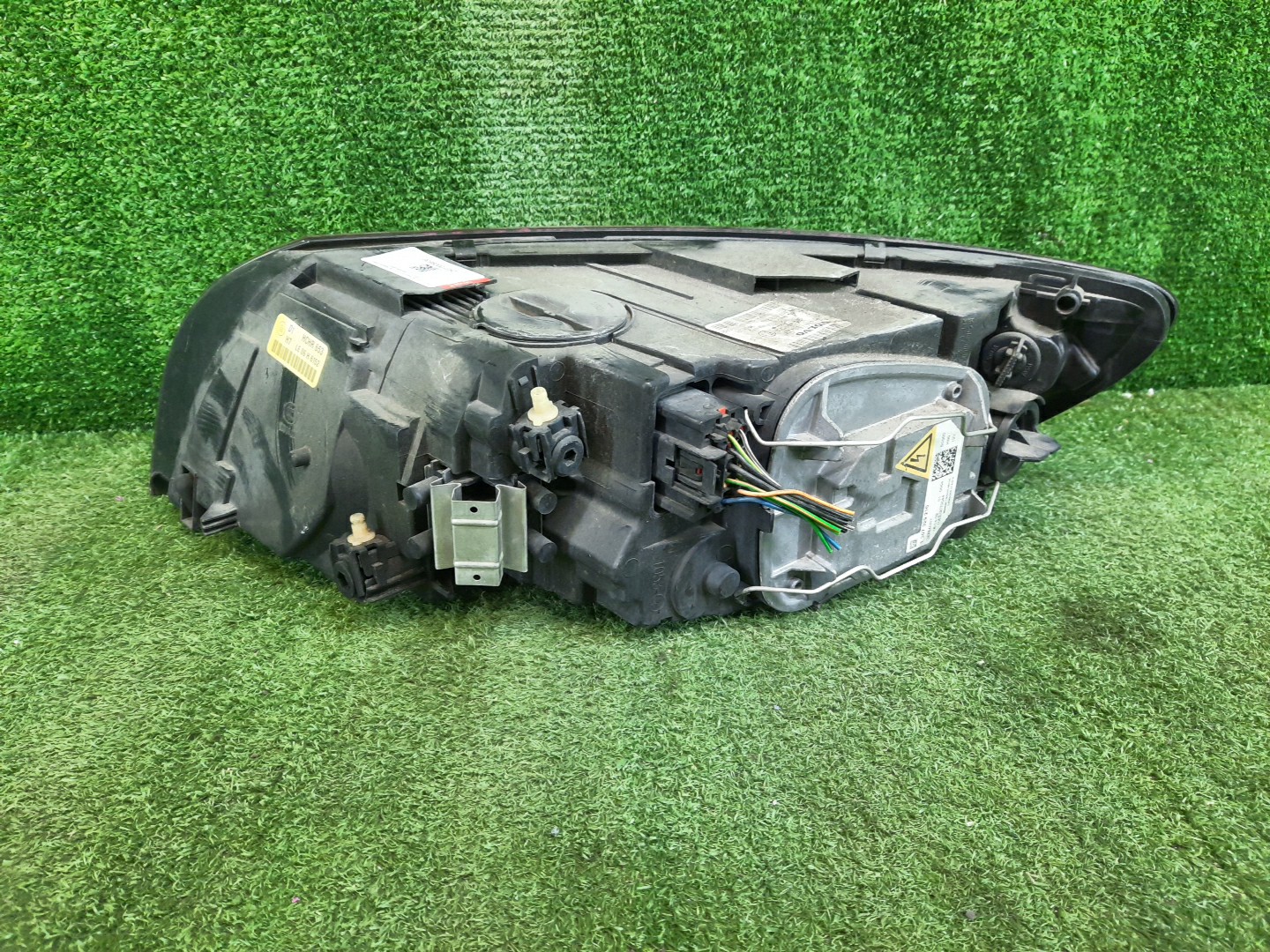 Фара правая передняя VOLVO S40, V50 MS20, MS21, MS76, MS77, MS84, MS50, MS58, MH67, MS68, MH68, MS, MS75, MS43, MS38, MS66, MW20, MW67, MW75, MW76, MW77, MW84, MJ68, MJ67, MW68, MW21, MW, MW38, MW43, MW66 2 ракурс Фара правая передняя VOLVO S40, V50 MS20, MS21, MS76, MS77, MS84, MS50, MS58, MH67, MS68, MH68, MS, MS75, MS43, MS38, MS66, MW20, MW67, MW75, MW76, MW77, MW84, MJ68, MJ67, MW68, MW21, MW, MW38, MW43, MW66 2 ракурс