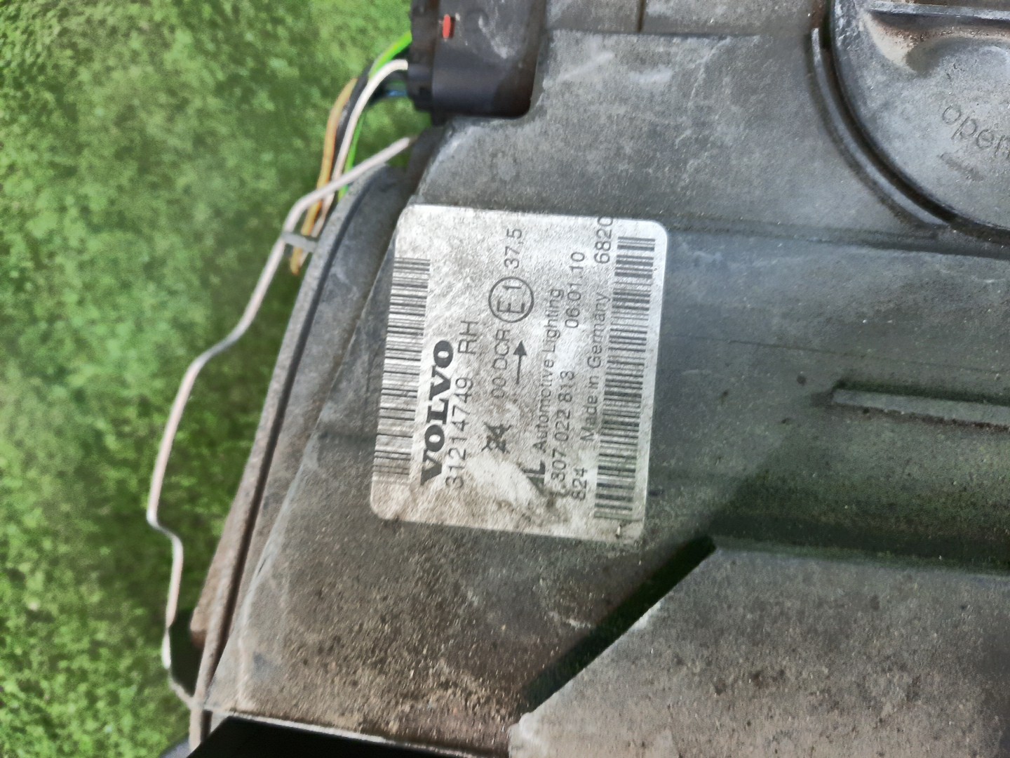 Фара правая передняя VOLVO S40, V50 MS20, MS21, MS76, MS77, MS84, MS50, MS58, MH67, MS68, MH68, MS, MS75, MS43, MS38, MS66, MW20, MW67, MW75, MW76, MW77, MW84, MJ68, MJ67, MW68, MW21, MW, MW38, MW43, MW66 3 ракурс