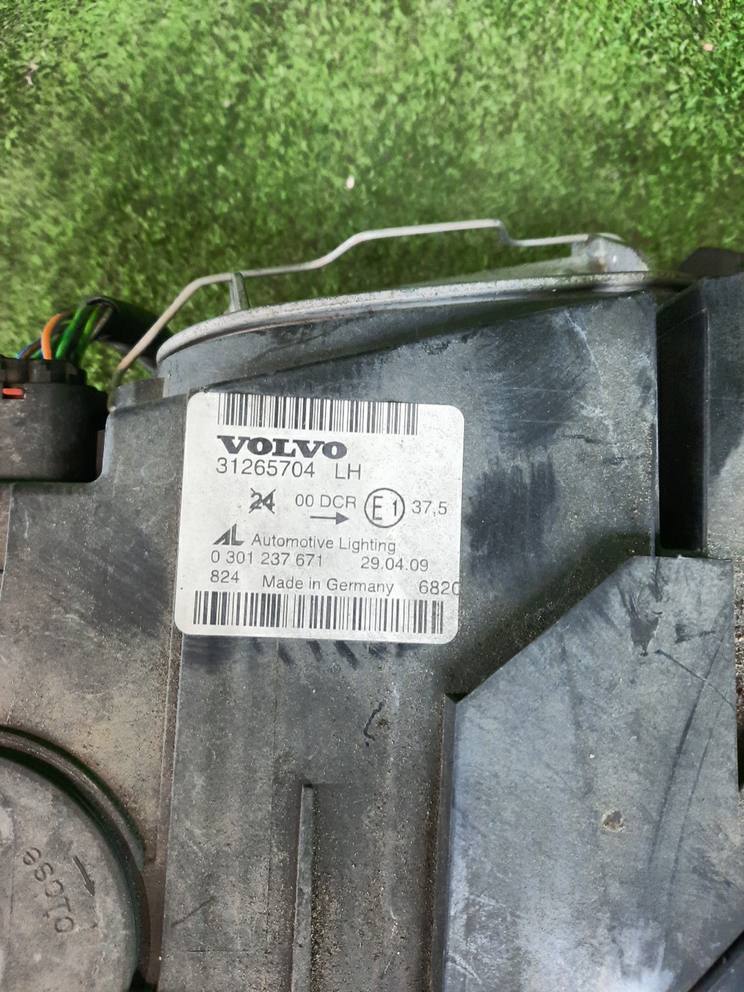 Фара левая передняя VOLVO S40, V50 MS20, MS21, MS76, MS77, MS84, MS50, MS58, MH67, MS68, MH68, MS, MS75, MS43, MS38, MS66, MW20, MW67, MW75, MW76, MW77, MW84, MJ68, MJ67, MW68, MW21, MW, MW38, MW43, MW66 3 ракурс