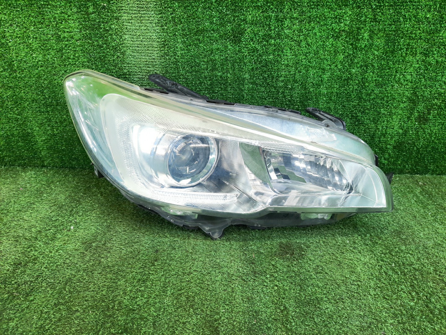 Фара правая передняя SUBARU LEVORG VM4, VMG 1 ракурс