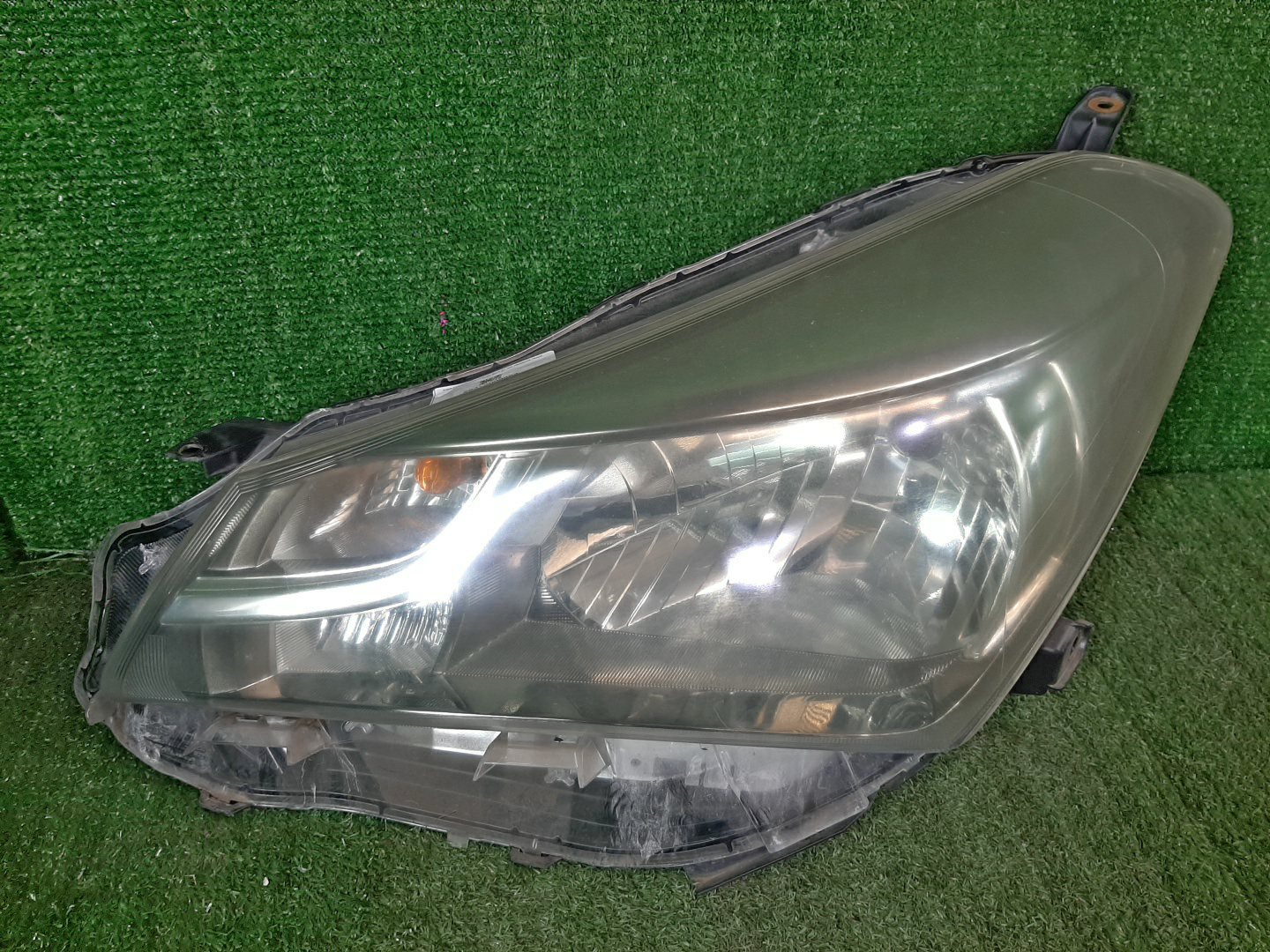 Фара левая передняя TOYOTA VITZ, YARIS KSP130, NSP130, NSP135, NCP131 1 ракурс