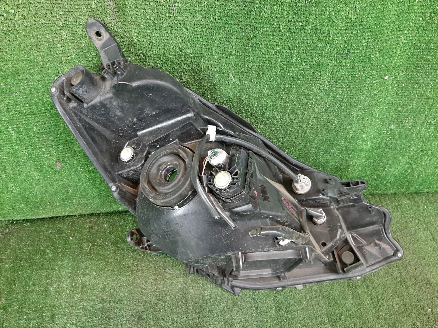 Фара левая передняя TOYOTA VITZ, YARIS KSP130, NSP130, NSP135, NCP131 2 ракурс