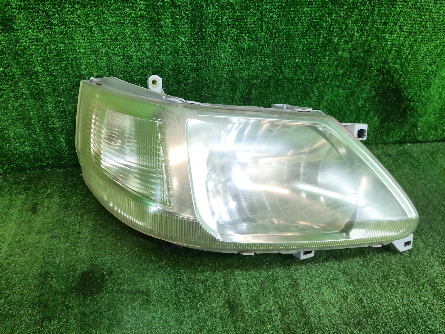Фара правая передняя NISSAN SERENA TNC24, TC24, RC24, PC24, PNC24, VC24, VNC24 1 ракурс
