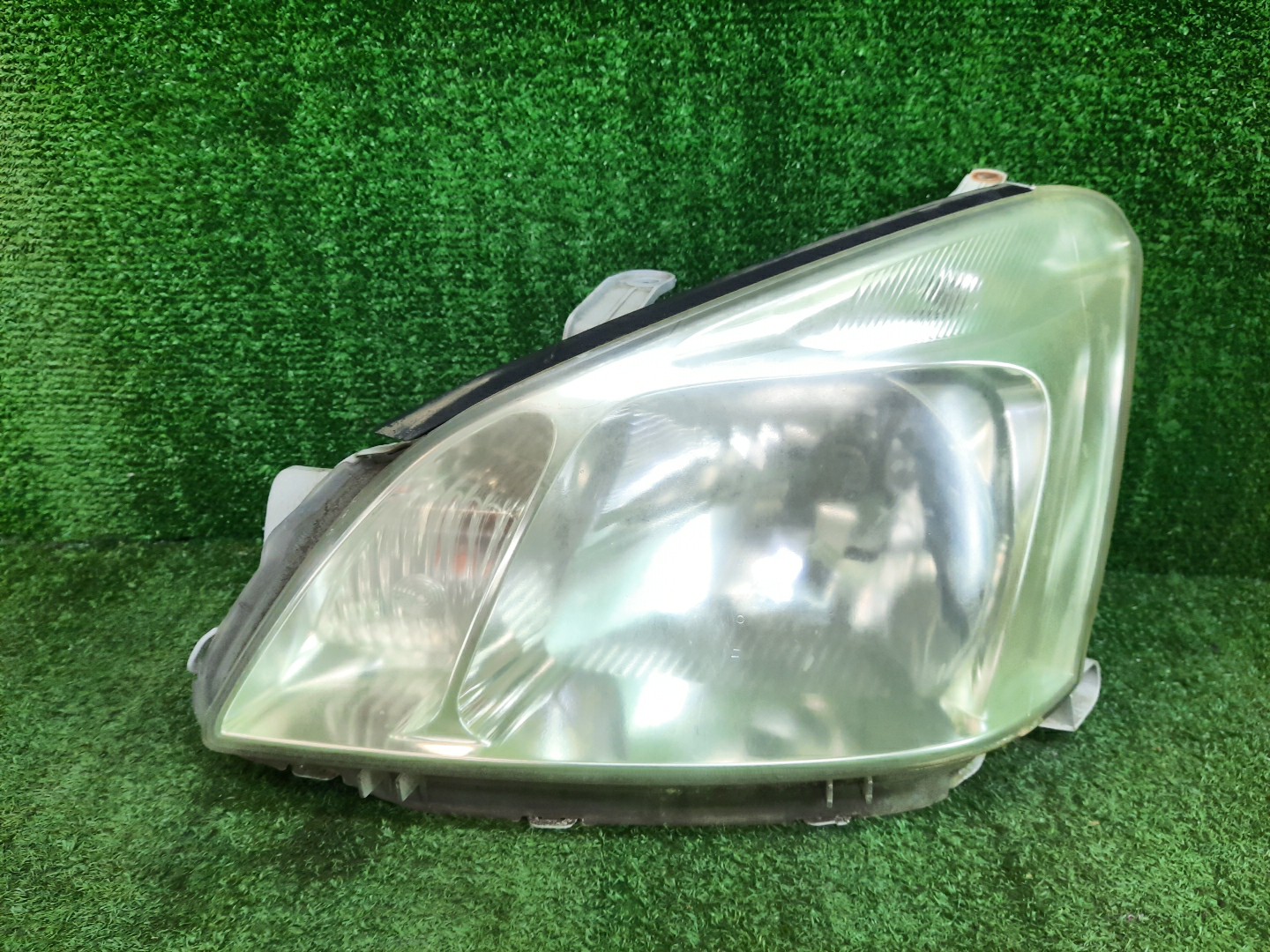 Фара левая передняя TOYOTA PREMIO ZZT240, NZT240, AZT240, ZZT245 1 ракурс