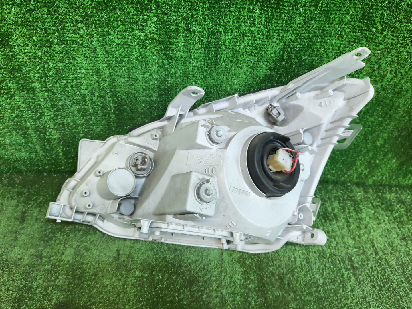 Фара правая передняя TOYOTA PREMIO ZZT240, NZT240, AZT240, ZZT245 2 ракурс