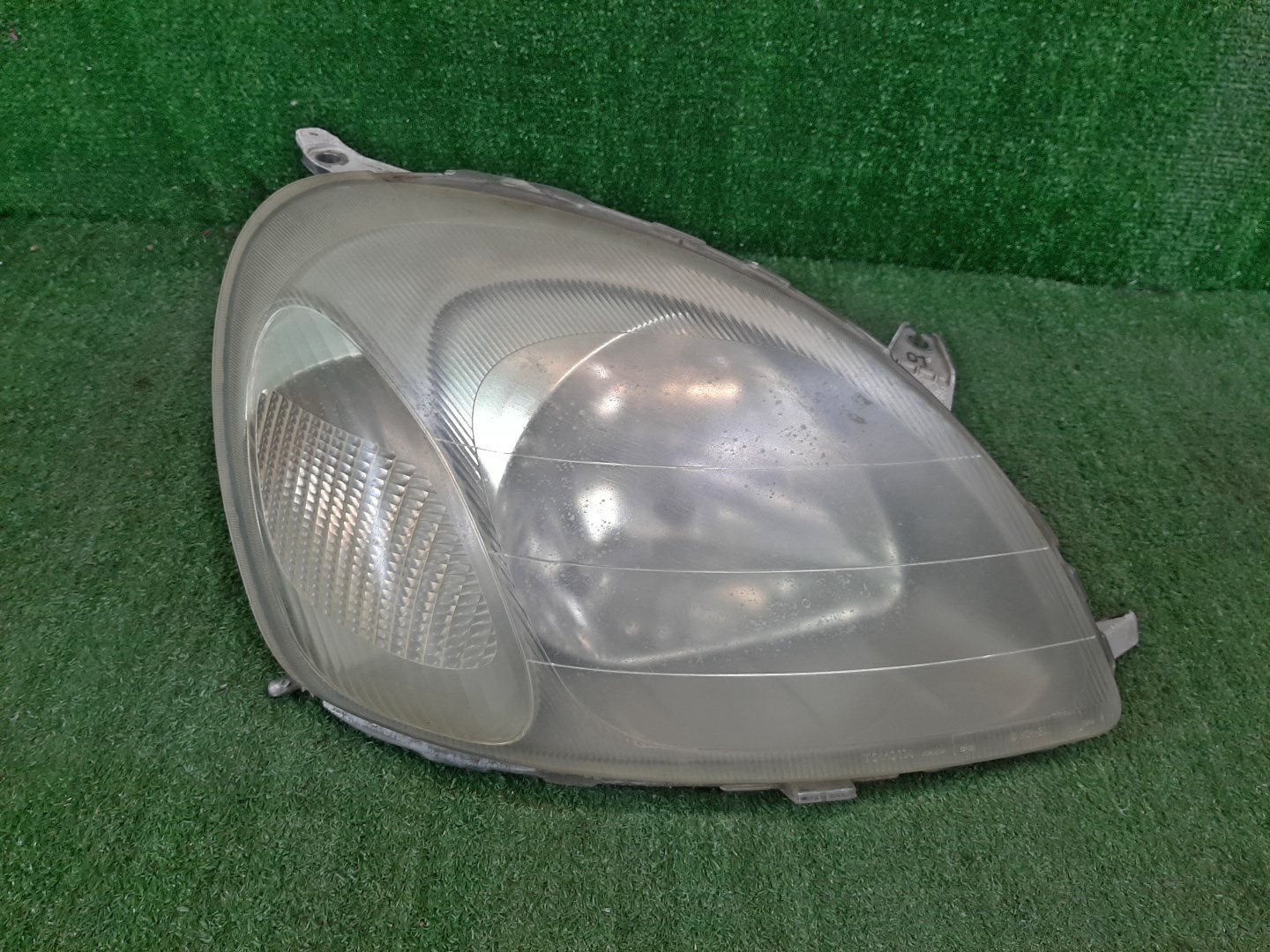 Фара правая передняя TOYOTA VITZ, YARIS SCP10, NCP10, SCP13, NCP15, NCP11, NCP13 1 ракурс
