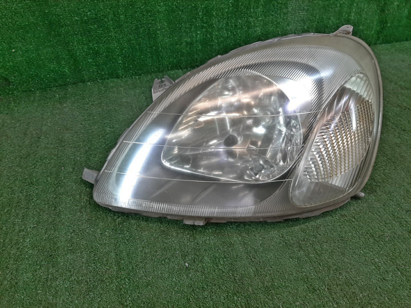 Фара левая передняя TOYOTA VITZ, YARIS SCP10, NCP10, SCP13, NCP15, NCP11, NCP13 1 ракурс