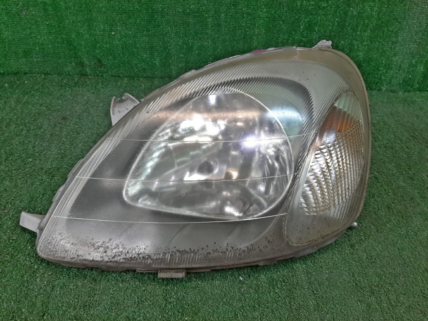 Фара левая передняя TOYOTA VITZ, YARIS SCP10, NCP10, SCP13, NCP15, NCP11, NCP13 1 ракурс