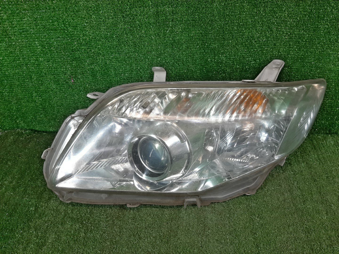 Фара левая передняя TOYOTA AXIO, COROLLA FIELDER, COROLLA  AXIO, FIELDER NZE141, NZE144, ZRE142, ZRE144, ZRE144G, ZRE142G, NZE144G, NZE141G 1 ракурс