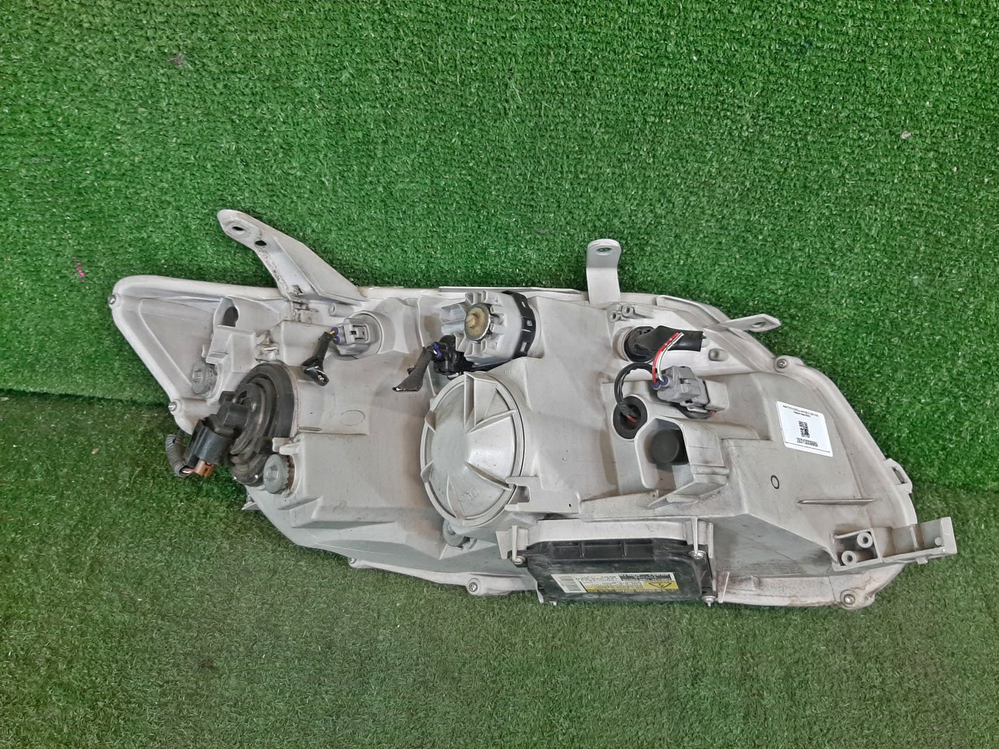 Фара левая передняя TOYOTA AXIO, COROLLA FIELDER, COROLLA  AXIO, FIELDER NZE141, NZE144, ZRE142, ZRE144, ZRE144G, ZRE142G, NZE144G, NZE141G 3 ракурс