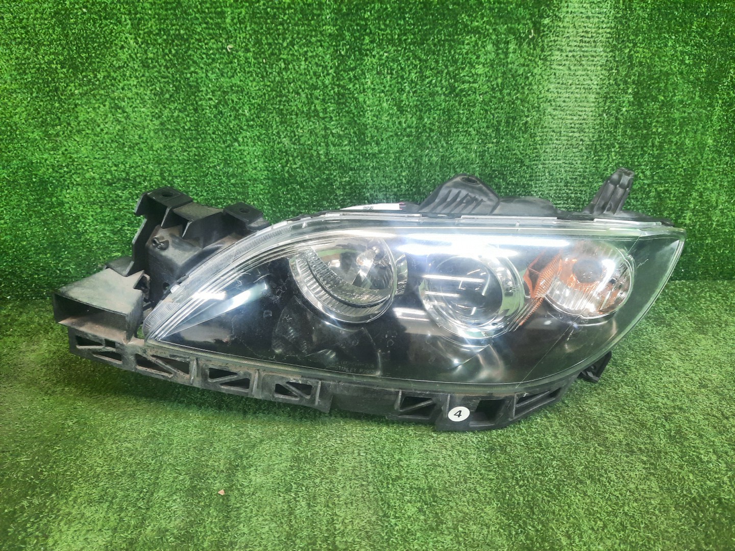 Фара левая передняя MAZDA AXELA, MAZDA 3, 3 BK5P, BK3P, BKEP, BK 1 ракурс Фара левая передняя MAZDA AXELA, MAZDA 3, 3 BK5P, BK3P, BKEP, BK 1 ракурс