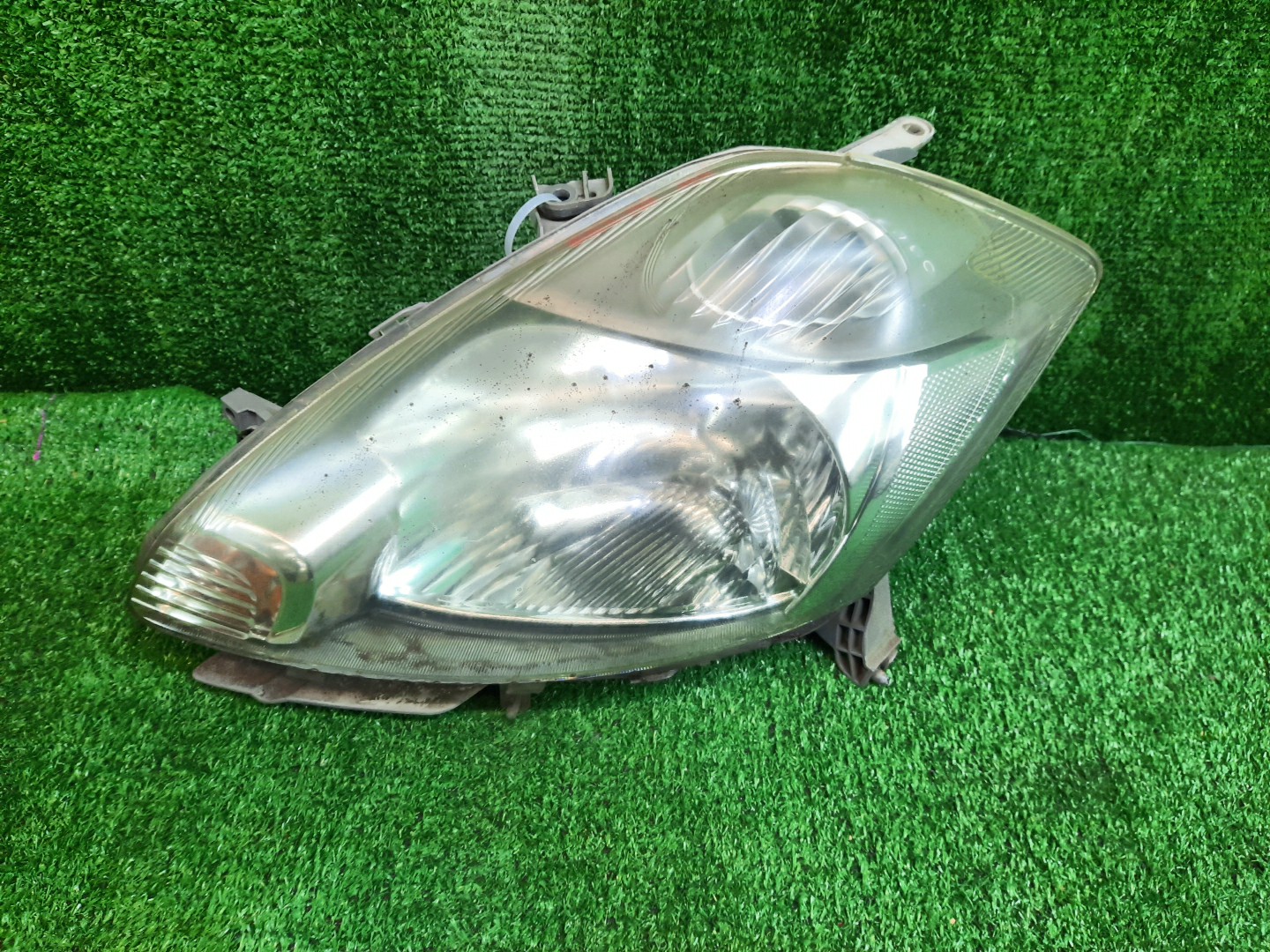 Фара левая передняя TOYOTA PASSO, BOON KGC15, KGC10, QNC10, M301S, M310S, M312S, M300S 1 ракурс Фара левая передняя TOYOTA PASSO, BOON KGC15, KGC10, QNC10, M301S, M310S, M312S, M300S 1 ракурс