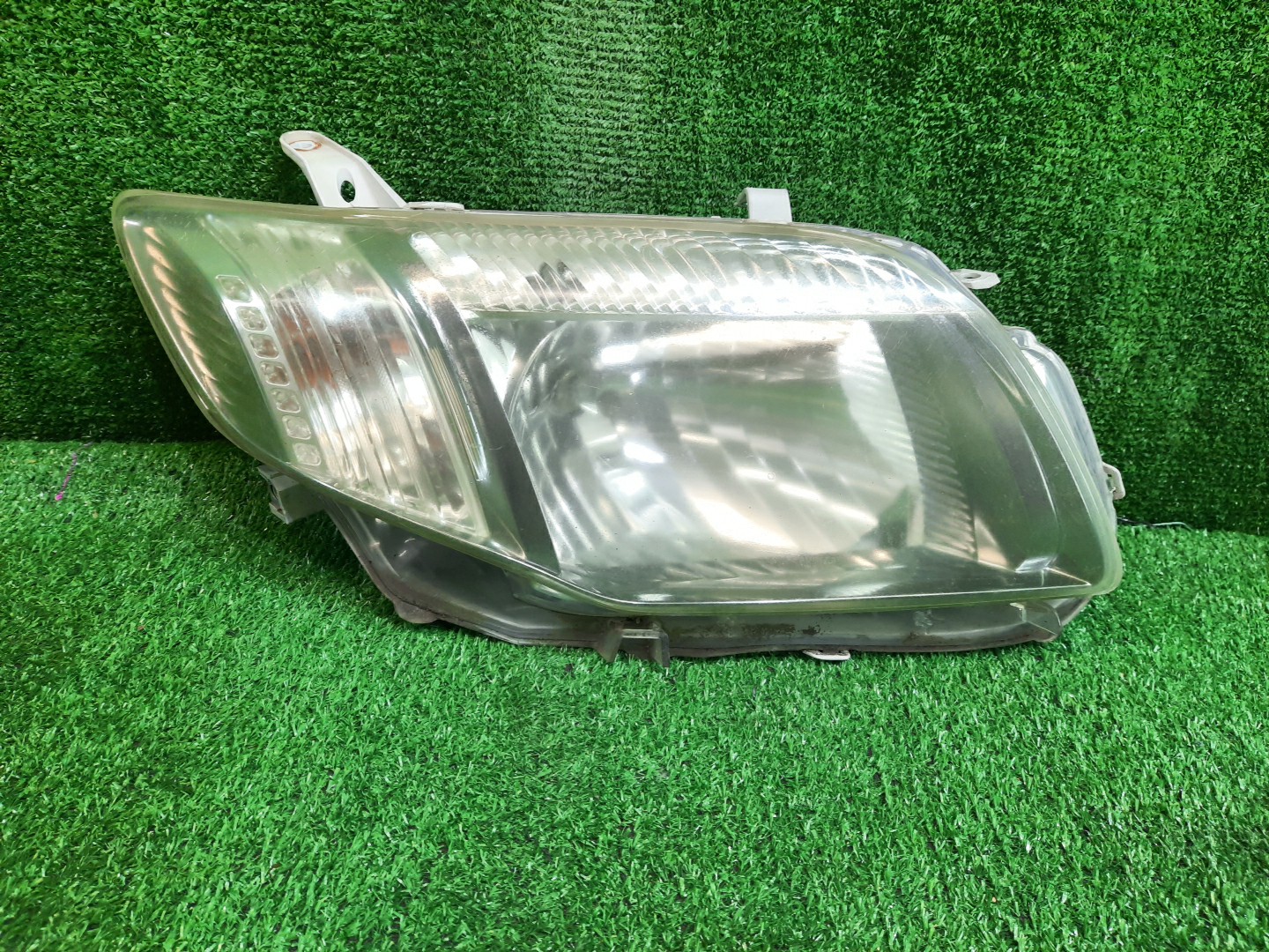 Фара правая передняя TOYOTA AXIO, COROLLA FIELDER, COROLLA  AXIO, FIELDER NZE141, NZE144, ZRE142, ZRE144, ZRE144G, ZRE142G, NZE144G, NZE141G 1 ракурс