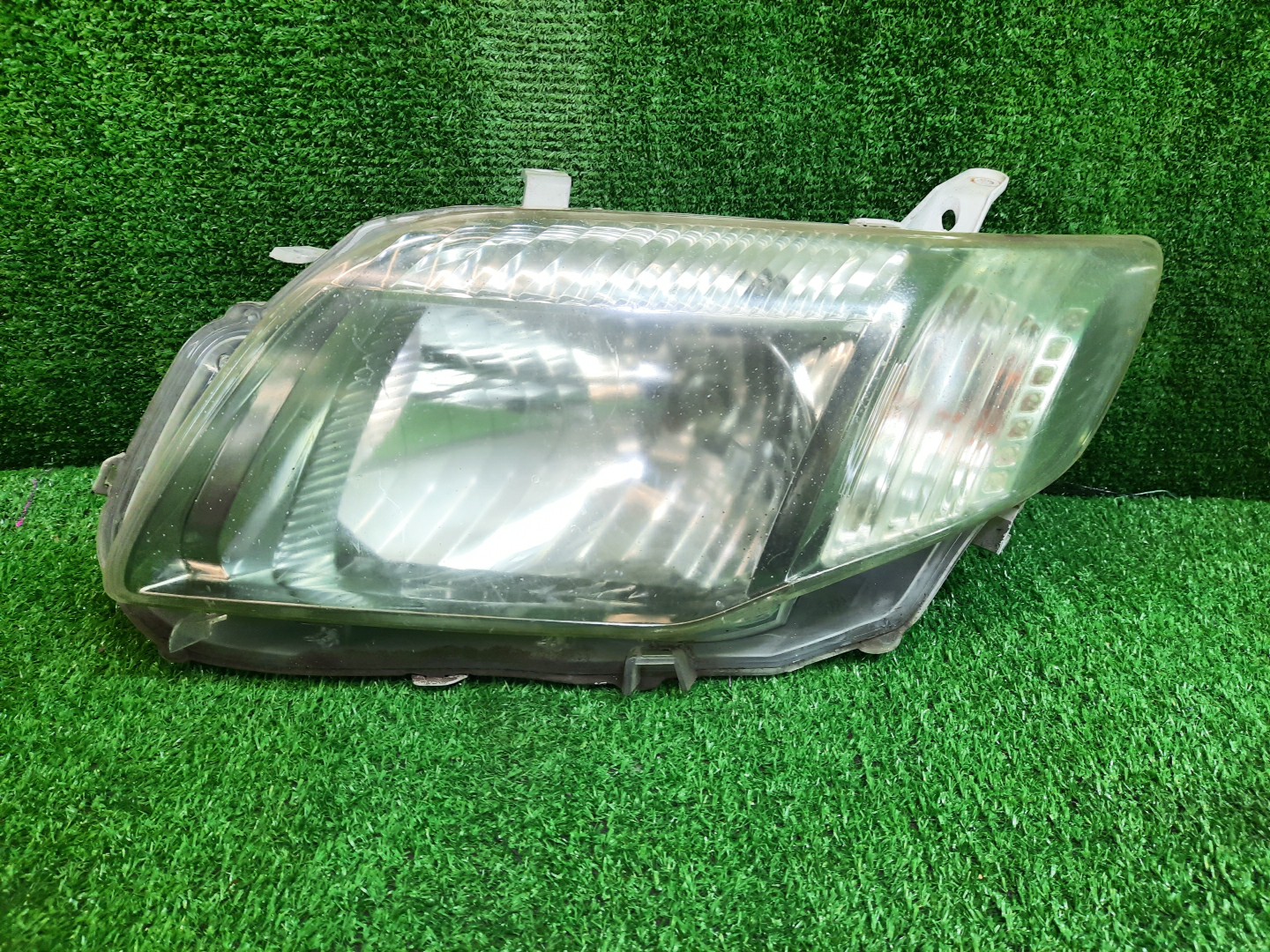 Фара левая передняя TOYOTA AXIO, COROLLA FIELDER, COROLLA  AXIO, FIELDER NZE141, NZE144, ZRE142, ZRE144, ZRE144G, ZRE142G, NZE144G, NZE141G 1 ракурс