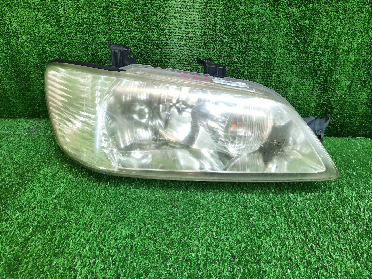 Фара правая передняя MITSUBISHI LANCER CEDIA, LANCER CS3W, CS9W, CS9A, CS1A, CS2A, CS2W, CS5W, CS5A, CS3A, CS6A, CS2V 1 ракурс