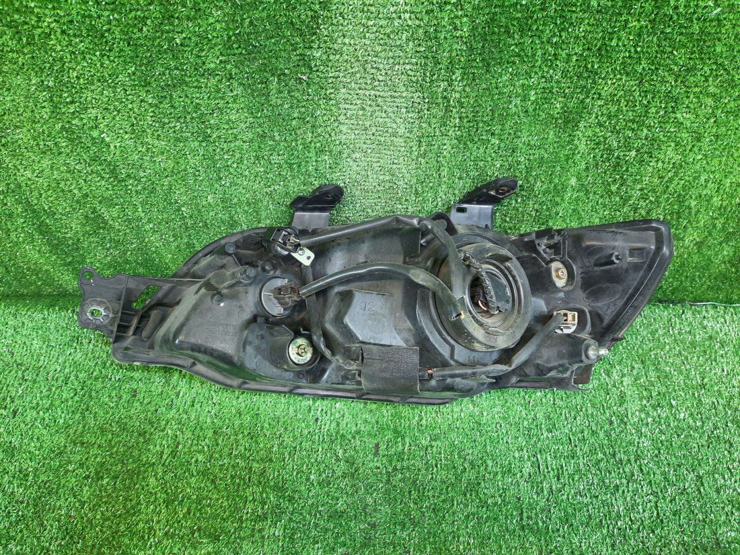 Фара правая передняя MITSUBISHI LANCER CEDIA, LANCER CS3W, CS9W, CS9A, CS1A, CS2A, CS2W, CS5W, CS5A, CS3A, CS6A, CS2V 3 ракурс