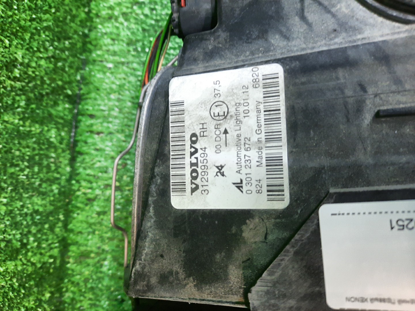 Фара правая передняя VOLVO S40, V50 MS20, MS21, MS76, MS77, MS84, MS50, MS58, MH67, MS68, MH68, MS, MS75, MS43, MS38, MS66, MW20, MW67, MW75, MW76, MW77, MW84, MJ68, MJ67, MW50, MW68, MW21, MW, MW38, MW43, MW66 2 ракурс Фара правая передняя VOLVO S40, V50 MS20, MS21, MS76, MS77, MS84, MS50, MS58, MH67, MS68, MH68, MS, MS75, MS43, MS38, MS66, MW20, MW67, MW75, MW76, MW77, MW84, MJ68, MJ67, MW50, MW68, MW21, MW, MW38, MW43, MW66 2 ракурс