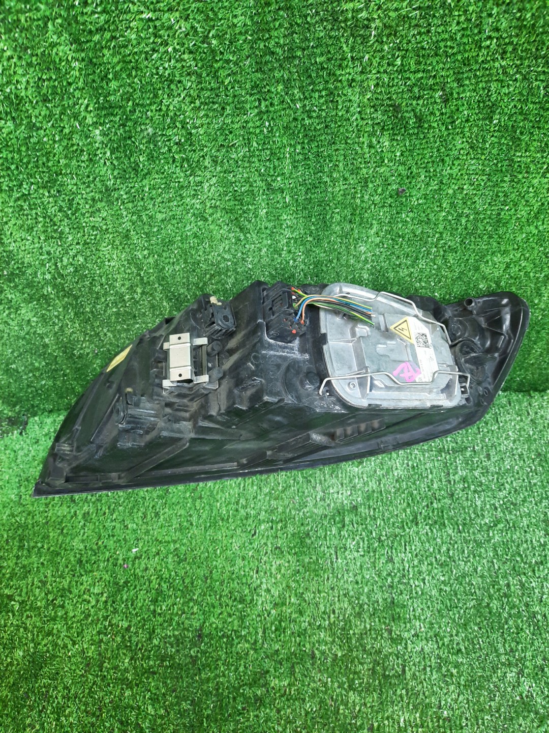 Фара правая передняя VOLVO S40, V50 MS20, MS21, MS76, MS77, MS84, MS50, MS58, MH67, MS68, MH68, MS, MS75, MS43, MS38, MS66, MW20, MW67, MW75, MW76, MW77, MW84, MJ68, MJ67, MW50, MW68, MW21, MW, MW38, MW43, MW66 3 ракурс