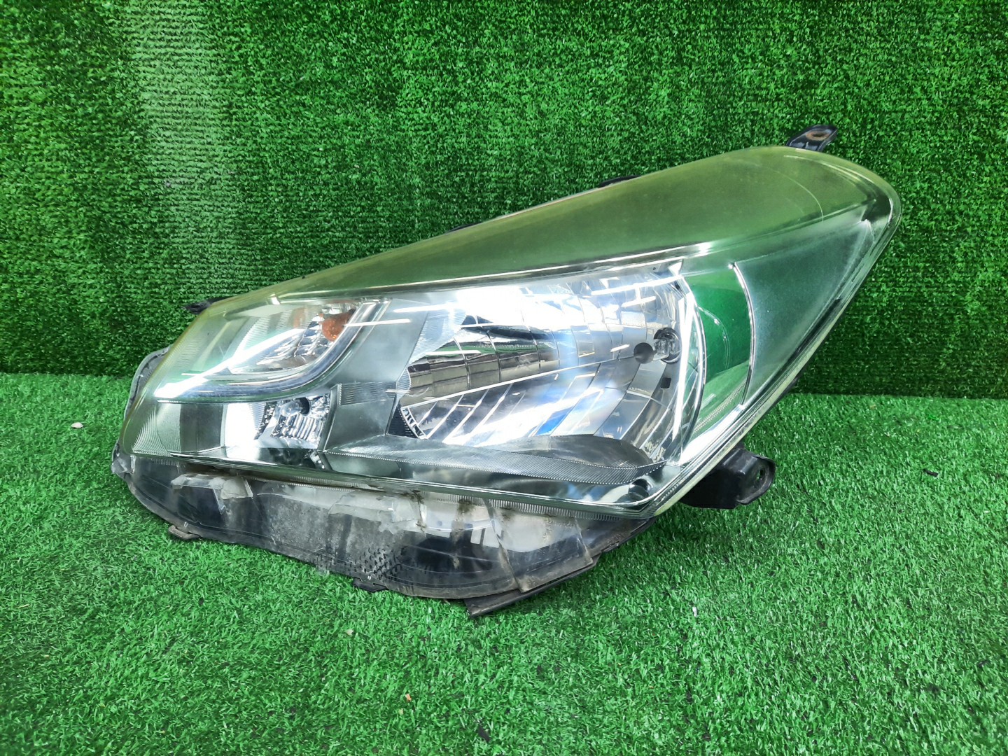 Фара левая передняя TOYOTA VITZ, YARIS KSP130, NSP130, NSP135, NCP131 1 ракурс