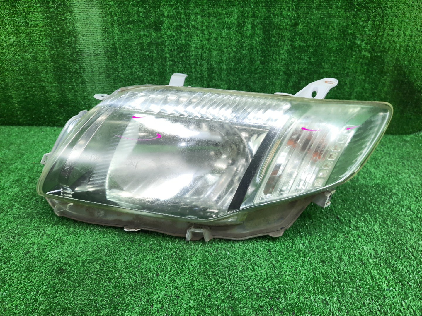 Фара левая передняя TOYOTA AXIO, COROLLA FIELDER, COROLLA  AXIO, FIELDER NZE141, NZE144, ZRE142, ZRE144, ZRE144G, ZRE142G, NZE144G, NZE141G 1 ракурс